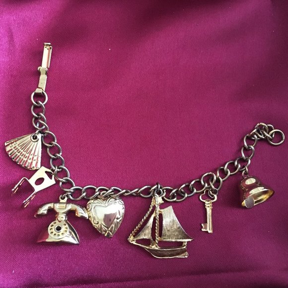Vintage Fashion Charm Bracelet - Picture 1 of 3